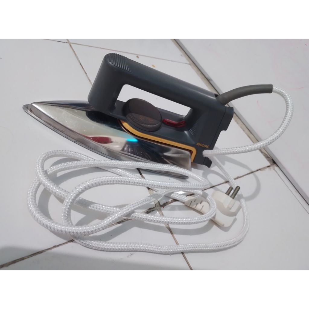 setrika klasik philips HD1172 bekas