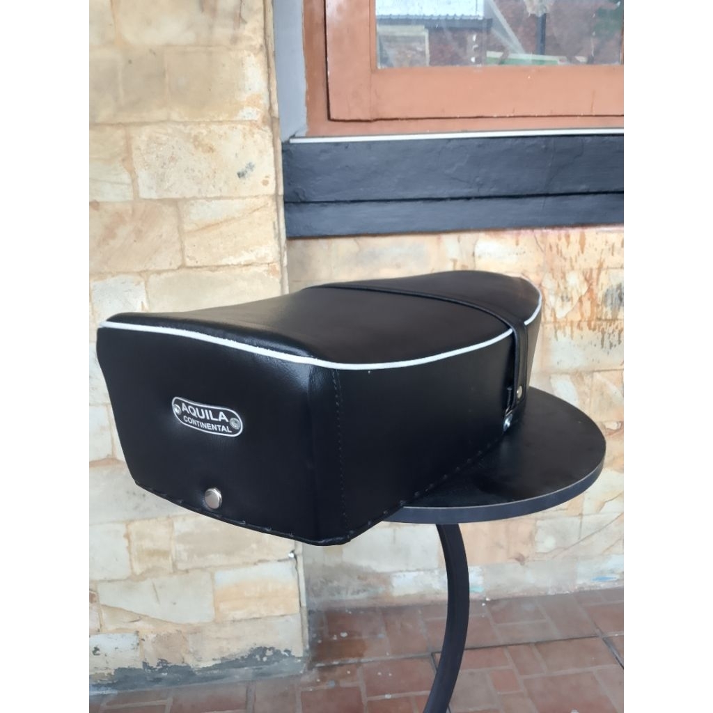 Jok vespa Aquila Continental model panjang hitam Lis putih