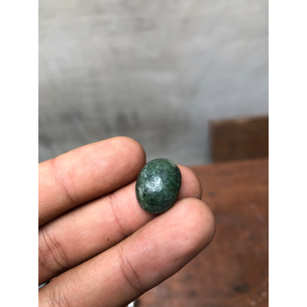Batu cincin hijau giok lawas