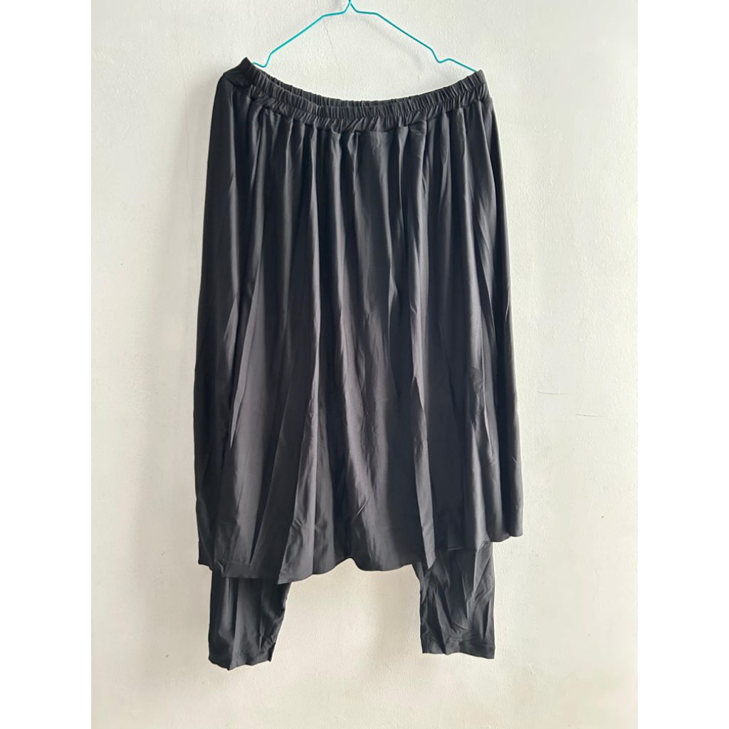 PRELOVED Celana Rok Olahraga (Belum Pernah Dipakai)