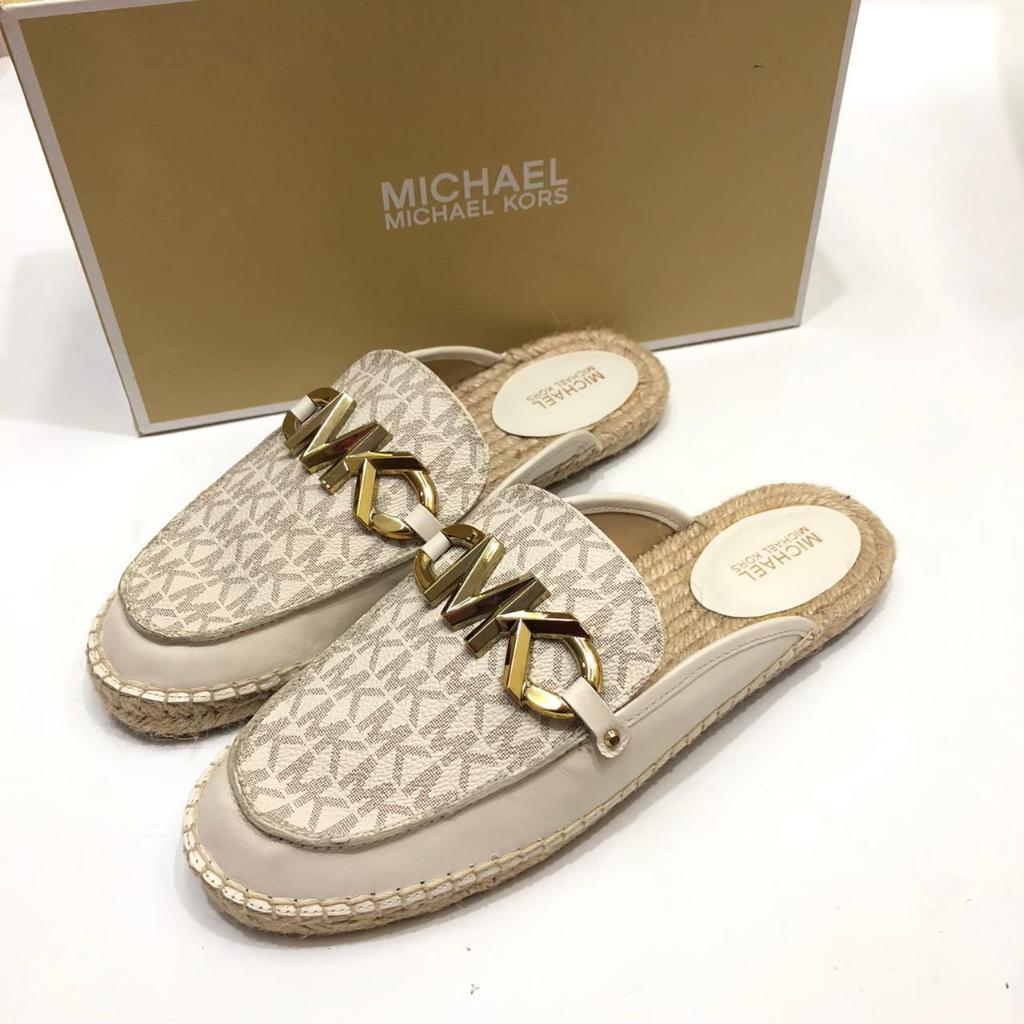 Michael Kors Izzy Loafer Shoes in Signature Vanilla SZ 7,5 - New with Box