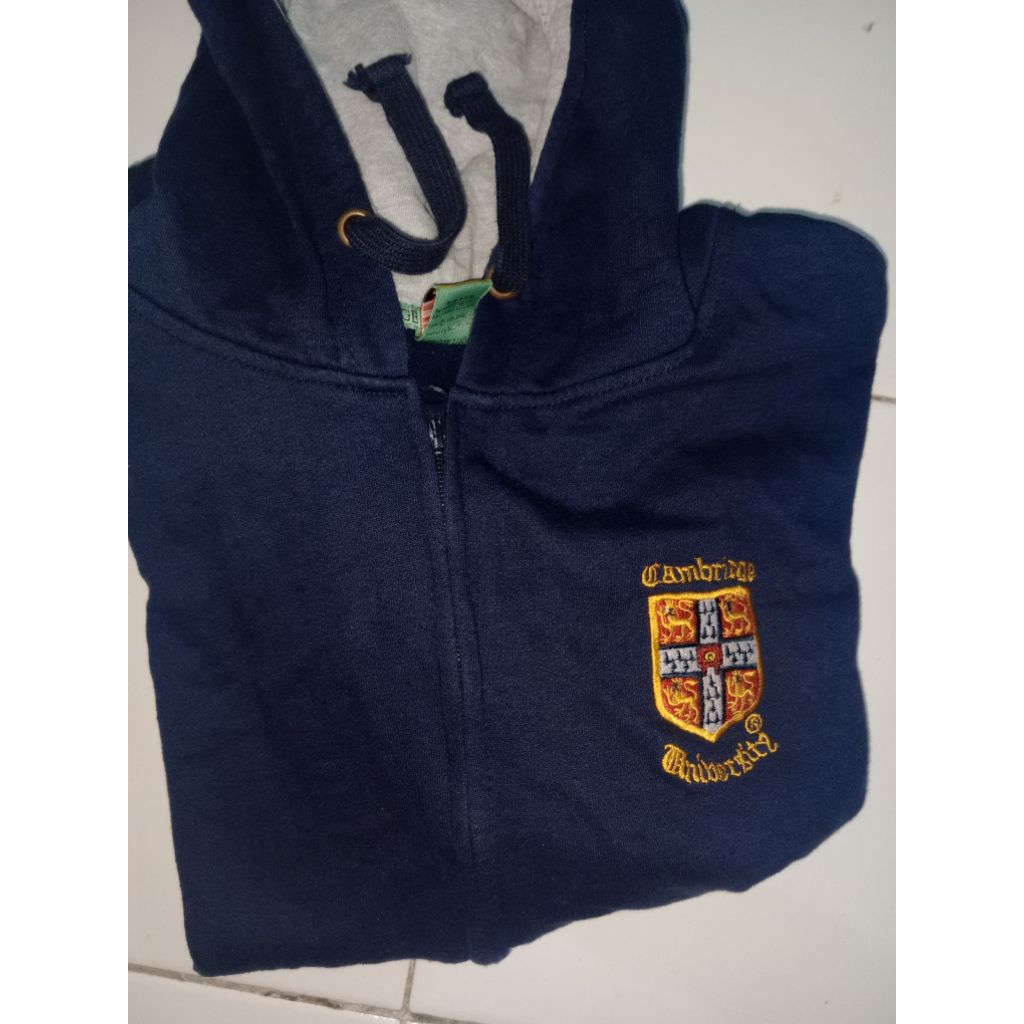 jaket universitas Cambridge