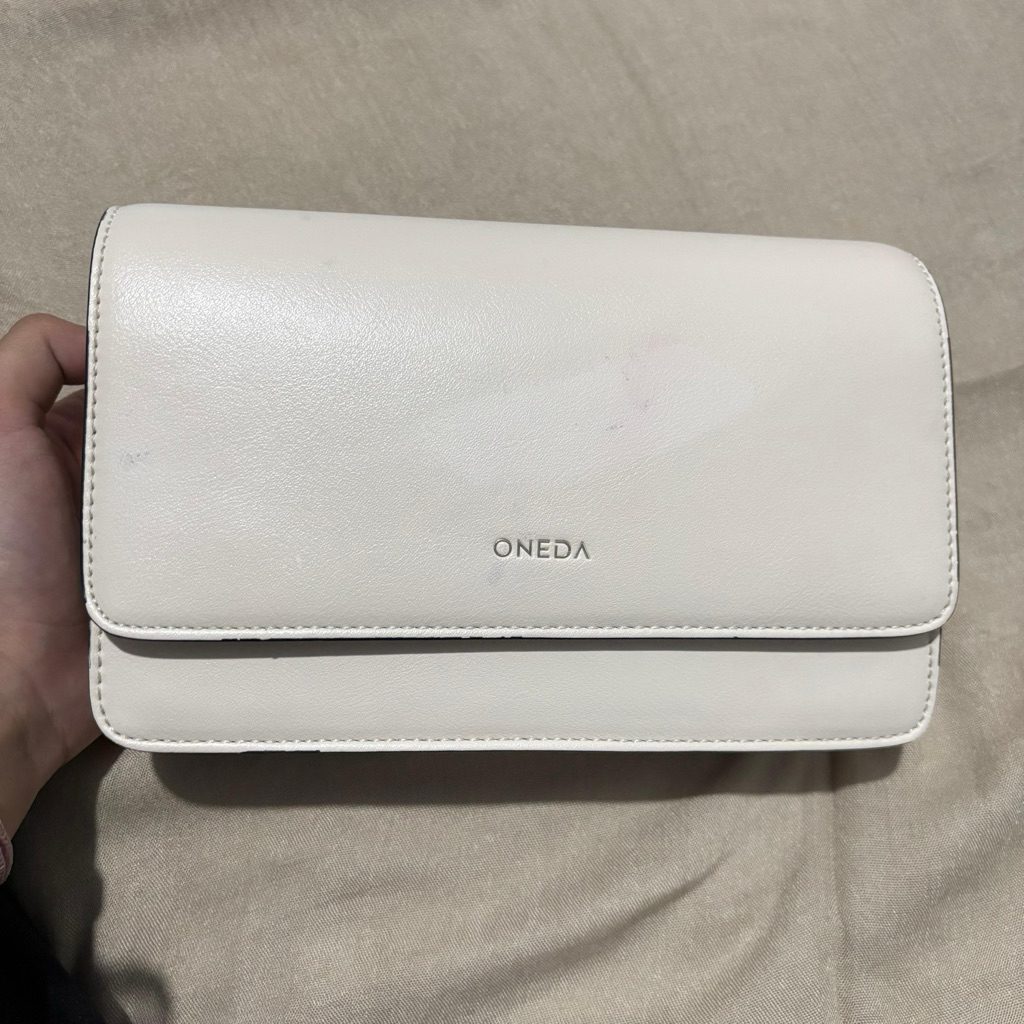 Tas Wanita Oneda Selempang PU Leather Preloved" atau "Tas Oneda Sling Bag Original Cacat Sedikit