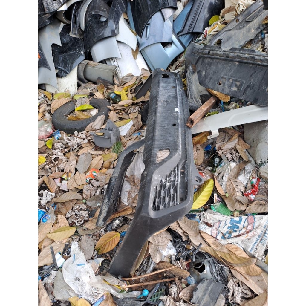 bumper belakang toyota zenix