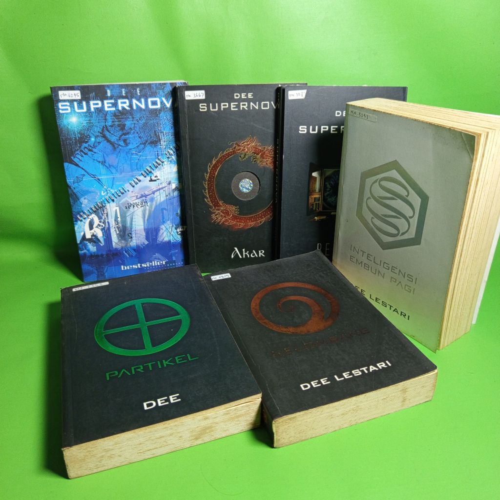 Satu Set Novel Supernova: KPBJ, Akar, Petir, Partikel, Gelombang, Inteligensi Embun Pagi - Dee Lesta
