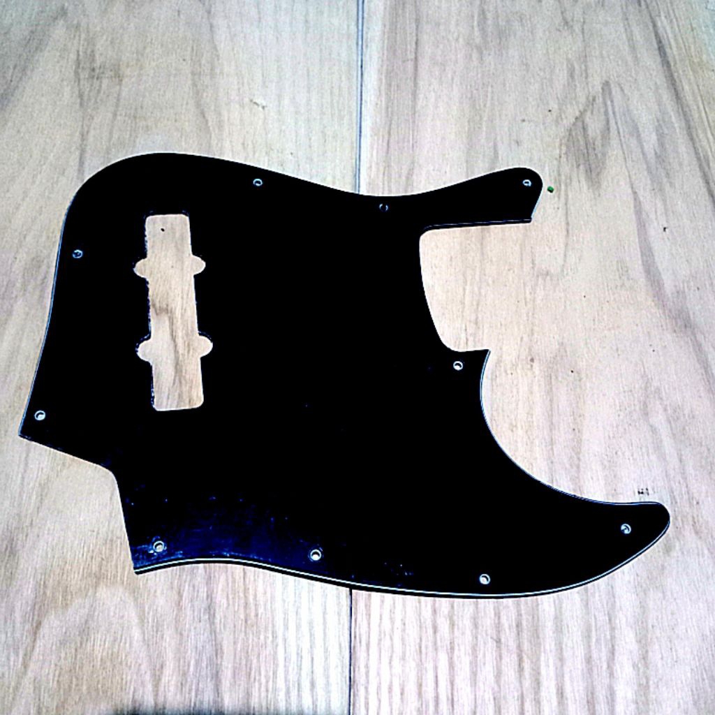 pickguard jazz bass hitam 3 ply 4 string ori