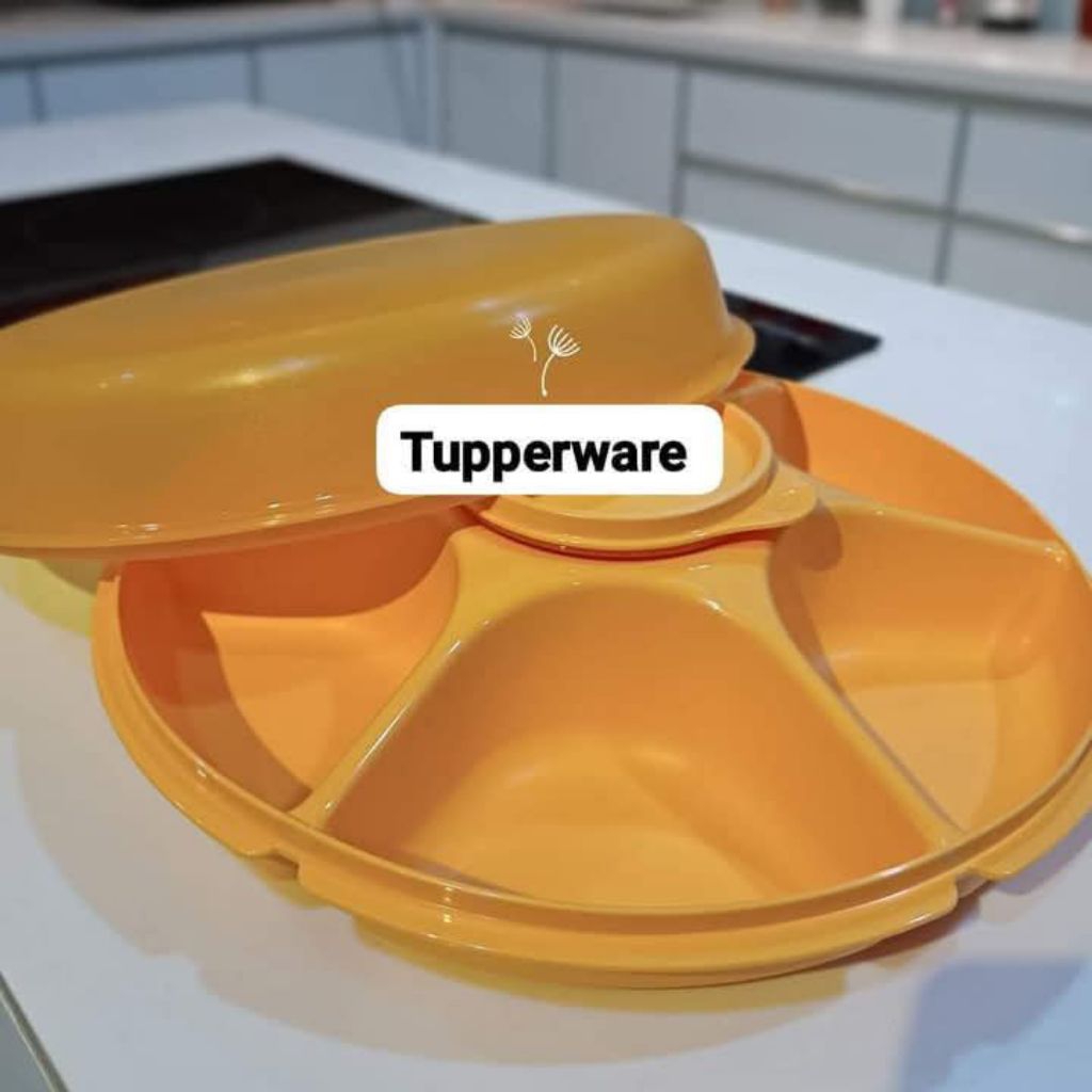 TUPPERWARE LARGE SERVING CENTER