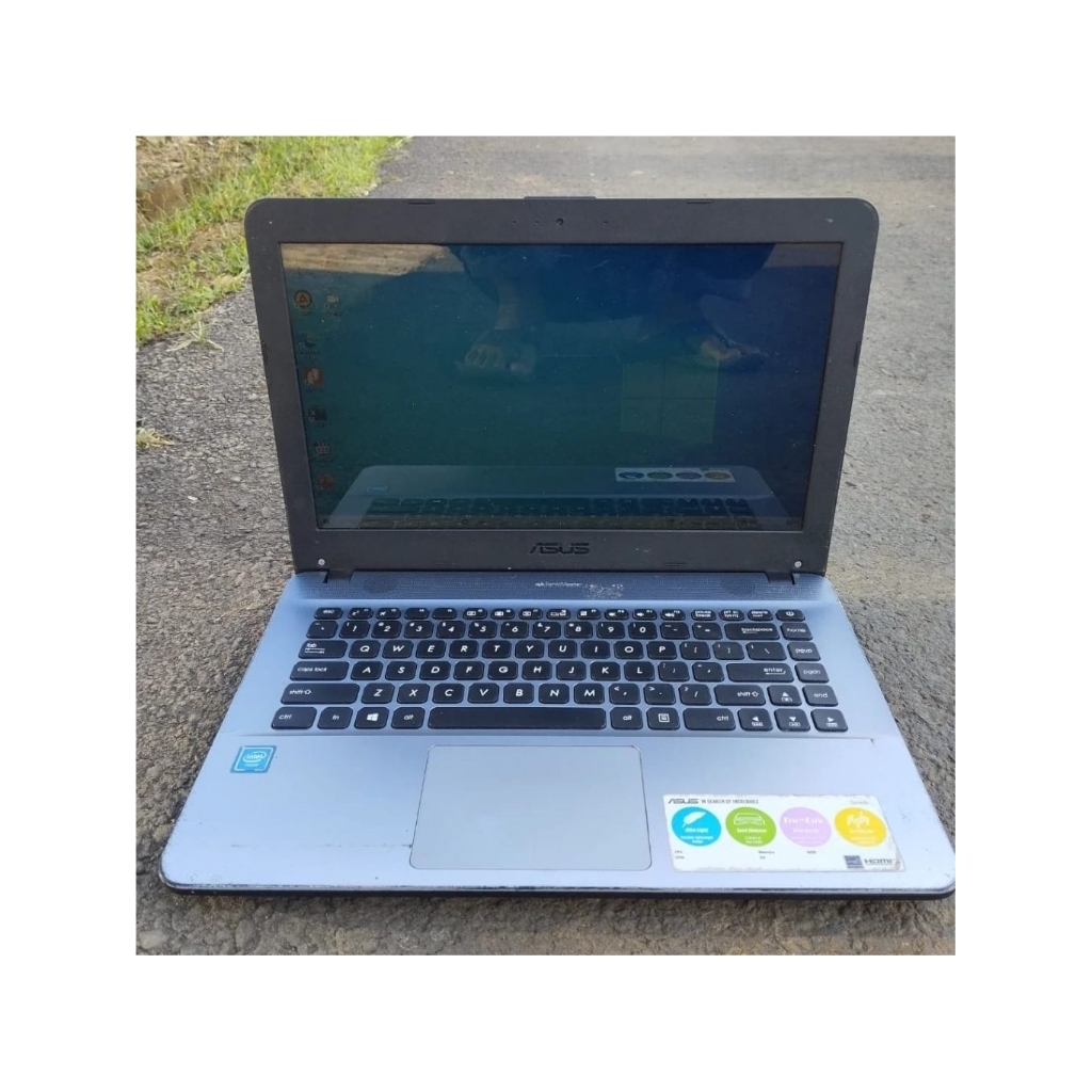 Laptop ASUS VivoBook 14 X441M atau X441MA Processor: Intel Celeron N4000