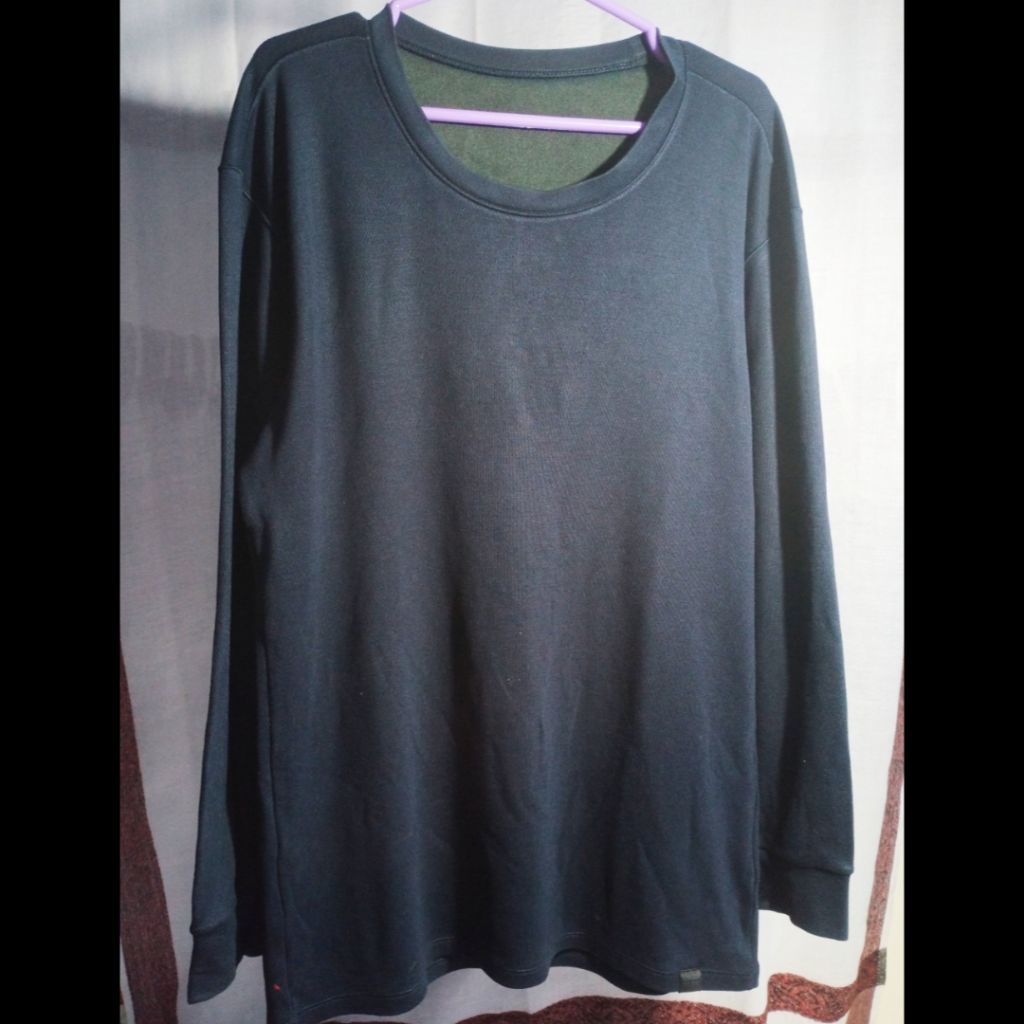 UNIQLO Baju Hangat Pria Size { M } Navy Heat Tech # preloved bekas second pl used kaos dalam warm co