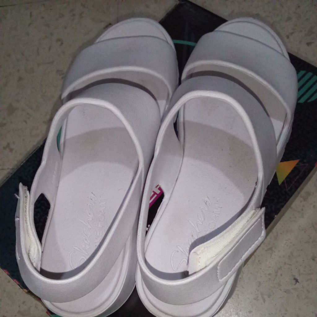 Sandal foamies Skechers woman wanita putih size 40 original preloved 1 kali pakai masih bersih sesua