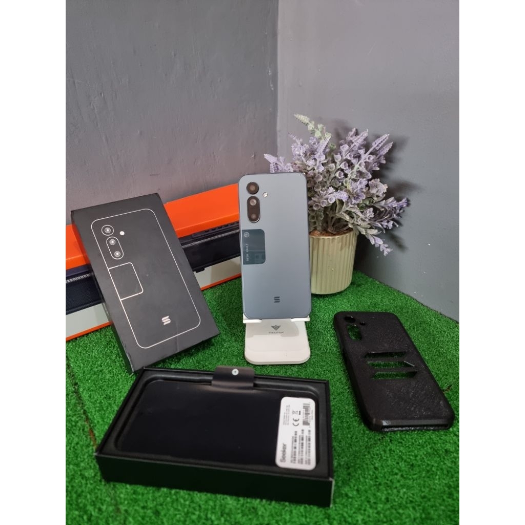 Solana Seeker 2 8/128 mulus fullset siap pakai