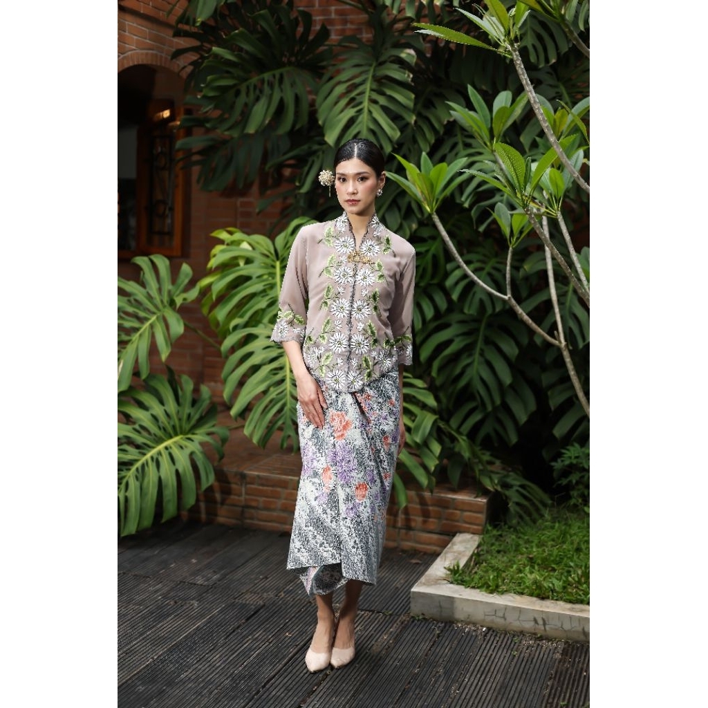 Vinona - Kebaya MR Encim - Bunga Matahari - Abu silver