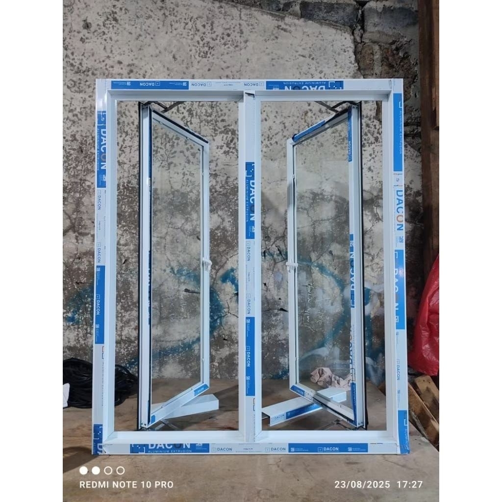 Jendela aluminium 2 daun, free packing kayu