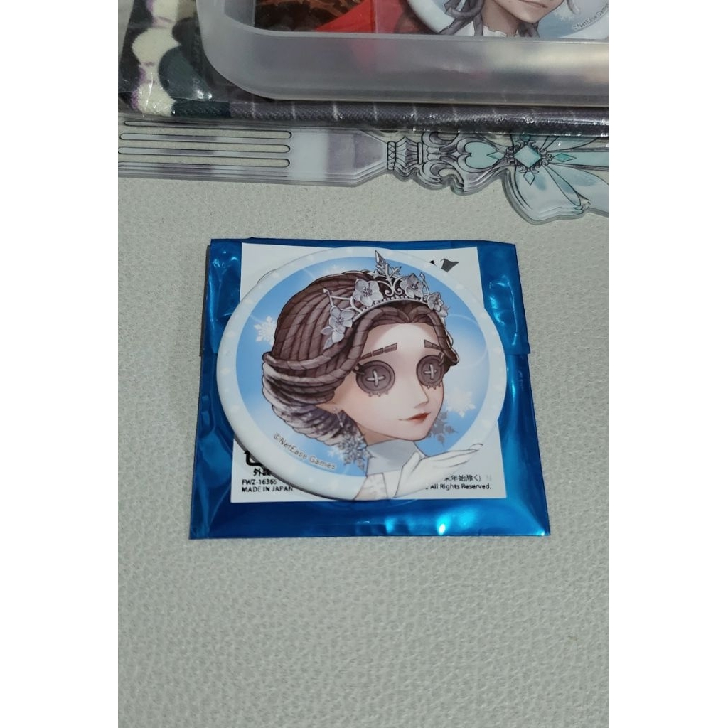Identity V Snow Festival Badge - Doctor / Emily Dyer