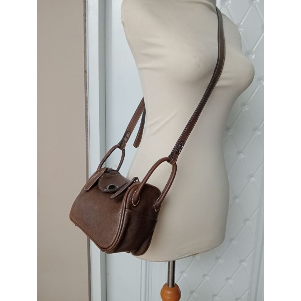 Sling bag kulit asli ala Lindy uk 18. Lucu bgt