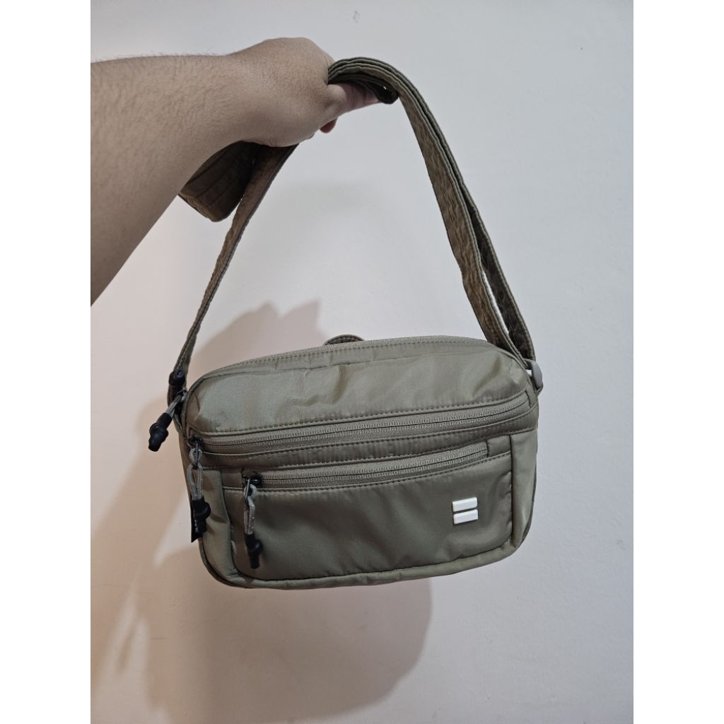 [PRELOVED] Bodypack Lagom Shoulder Bag – Khaki