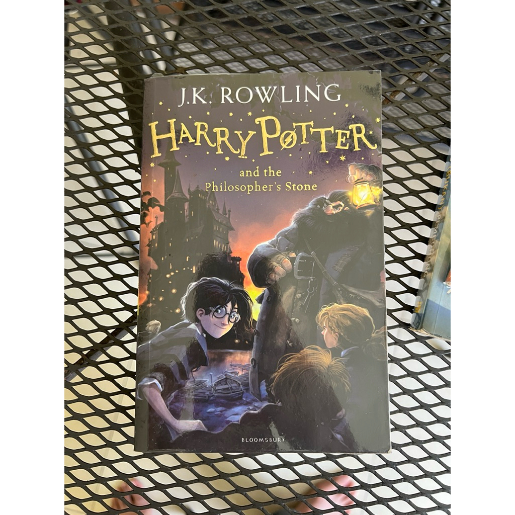 Preloved Novel impor Harry Potter and The Philosopher’s Stone (harry potter 1) english version HP 1