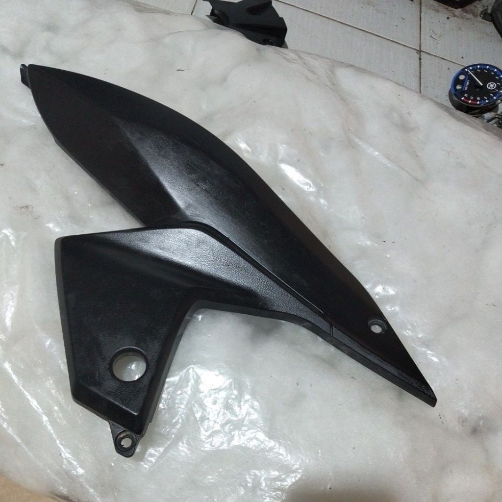 Cover Tutup Aki Sambungan Kanan Honda Revo Fit Fi Injeksi Original Second Utuh Copotan Motor