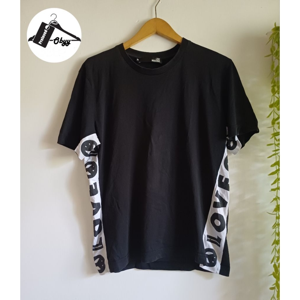 Kaos hitam love moschino ori ( preloved)