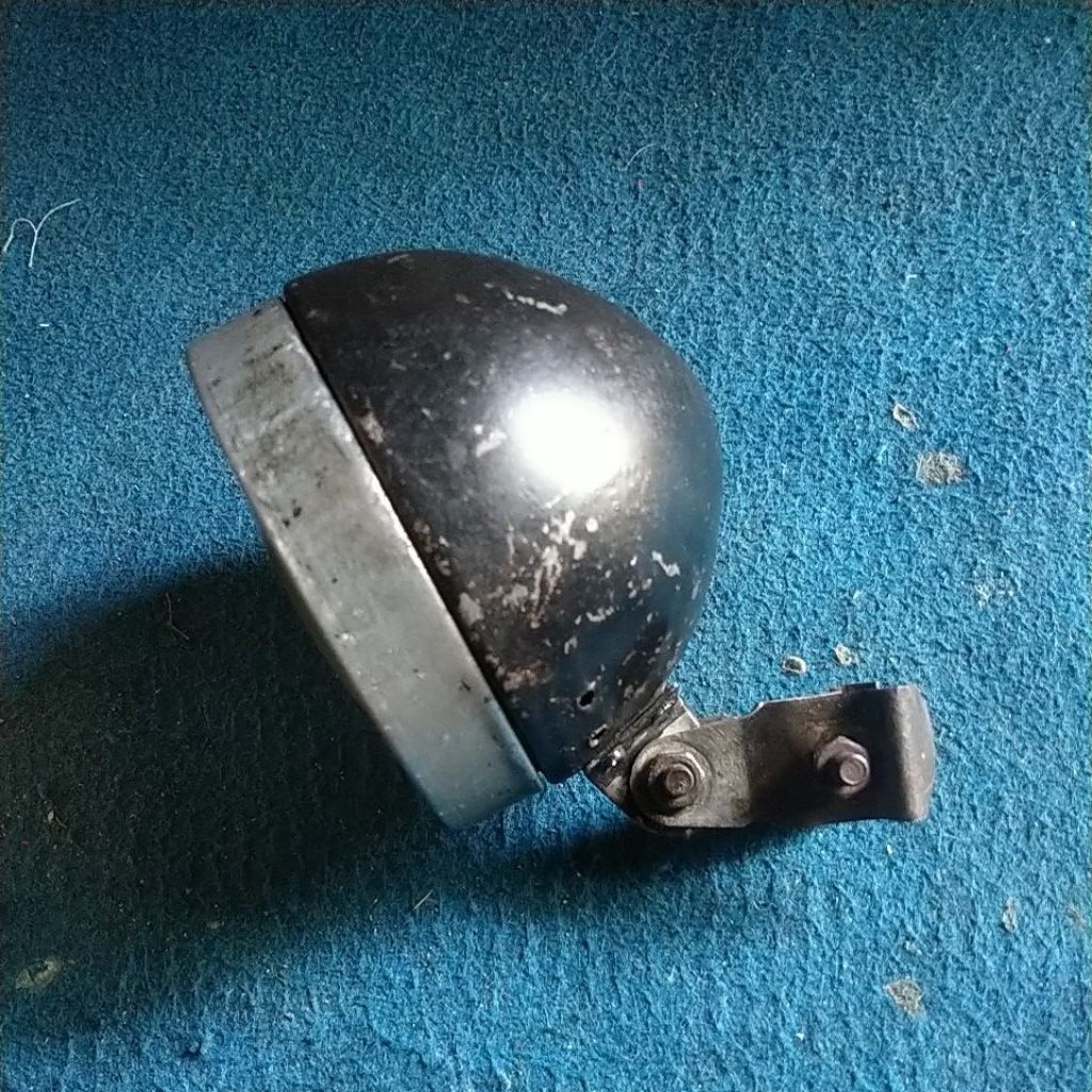 lampu batok sepeda onthel tua
