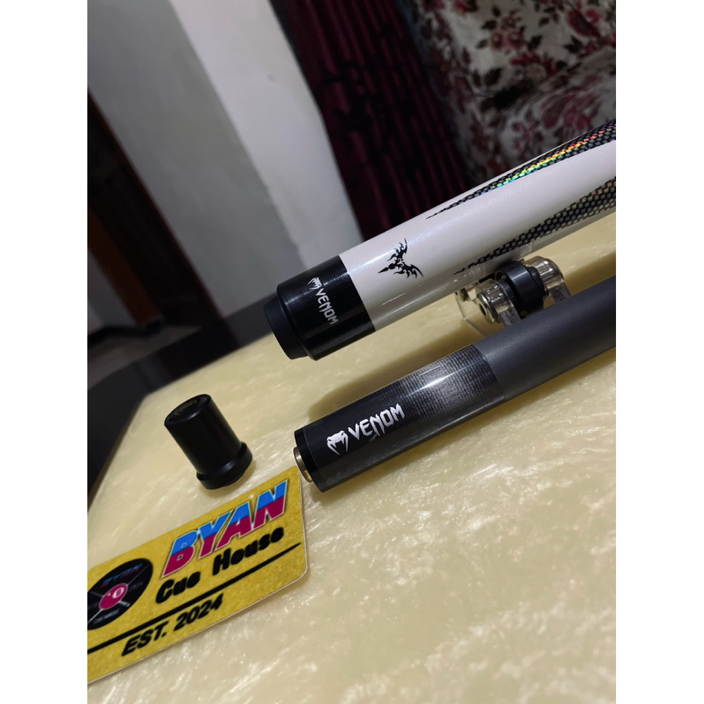 Venom Phantom White Carbon Free Cue Cleaner Like New Low Deflection‼️