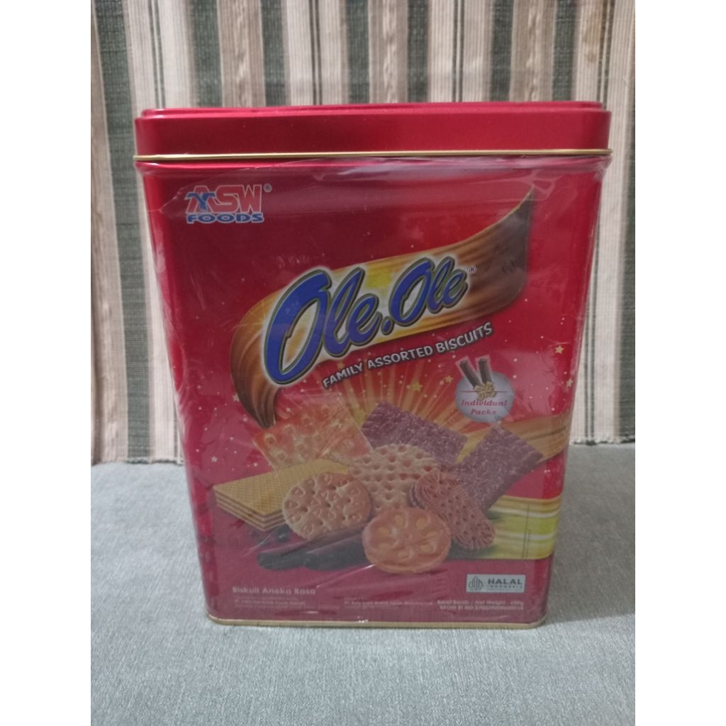 Kaleng Bekas biskuit untuk bahan kerajinan