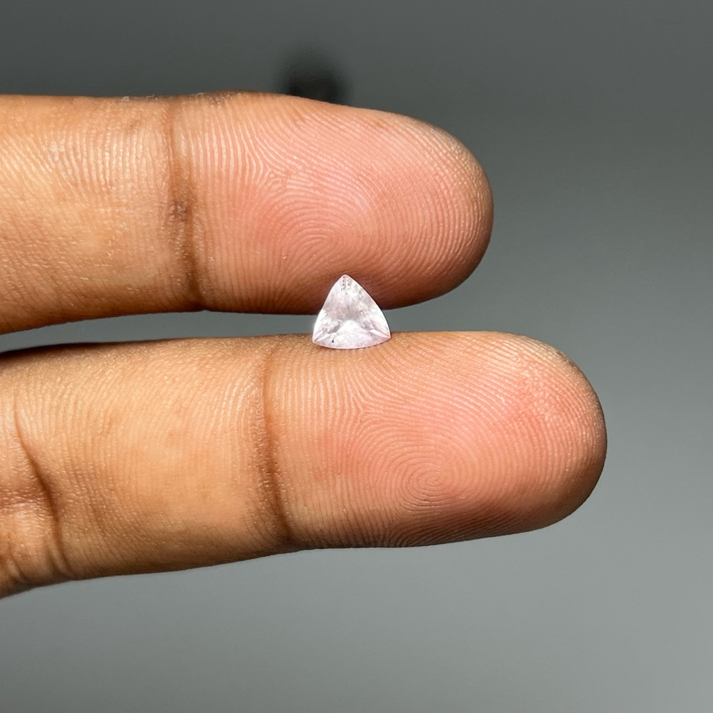 Natural Pink Tourmaline batu pink Tourmaline triangle shape ukuran kecil dim 6mm