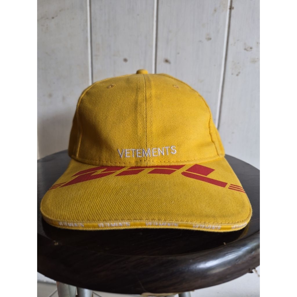 Vetements X DHL
