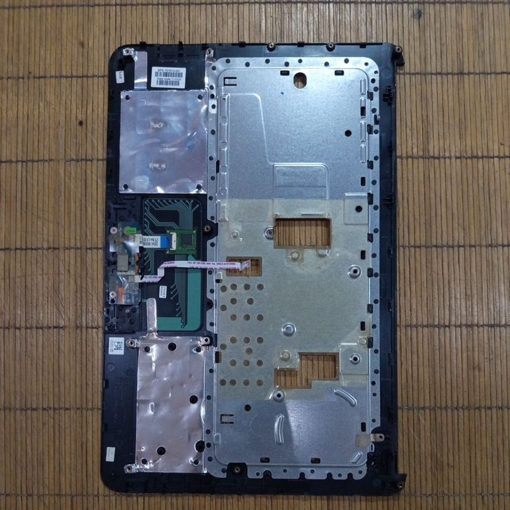 Casing Tengah Palmrest HP 14-R204TU