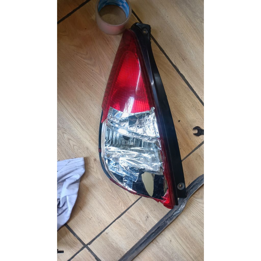 lampu belakang suzuki Aerio sebelah kiri