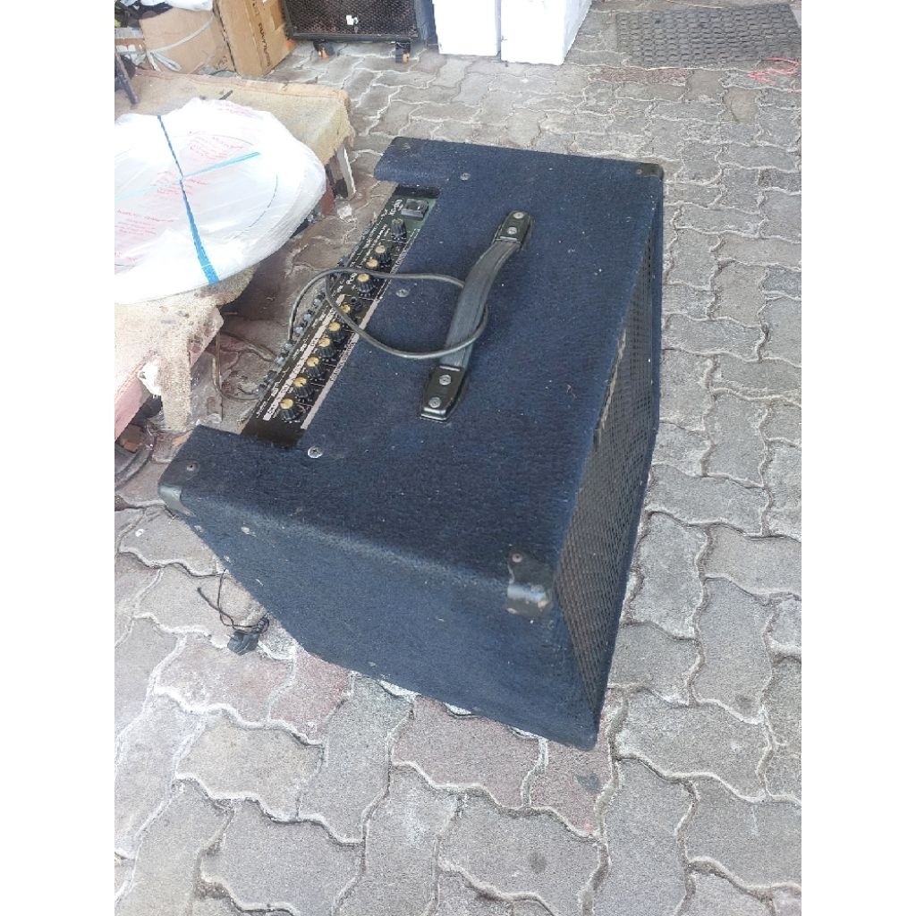 keyboard ampli roland KC550