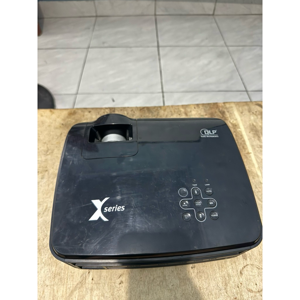 Proyektor infokus xseries