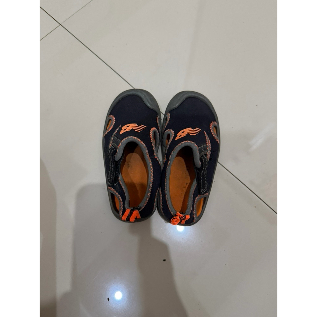Preloved sendal anak merk new balance ori