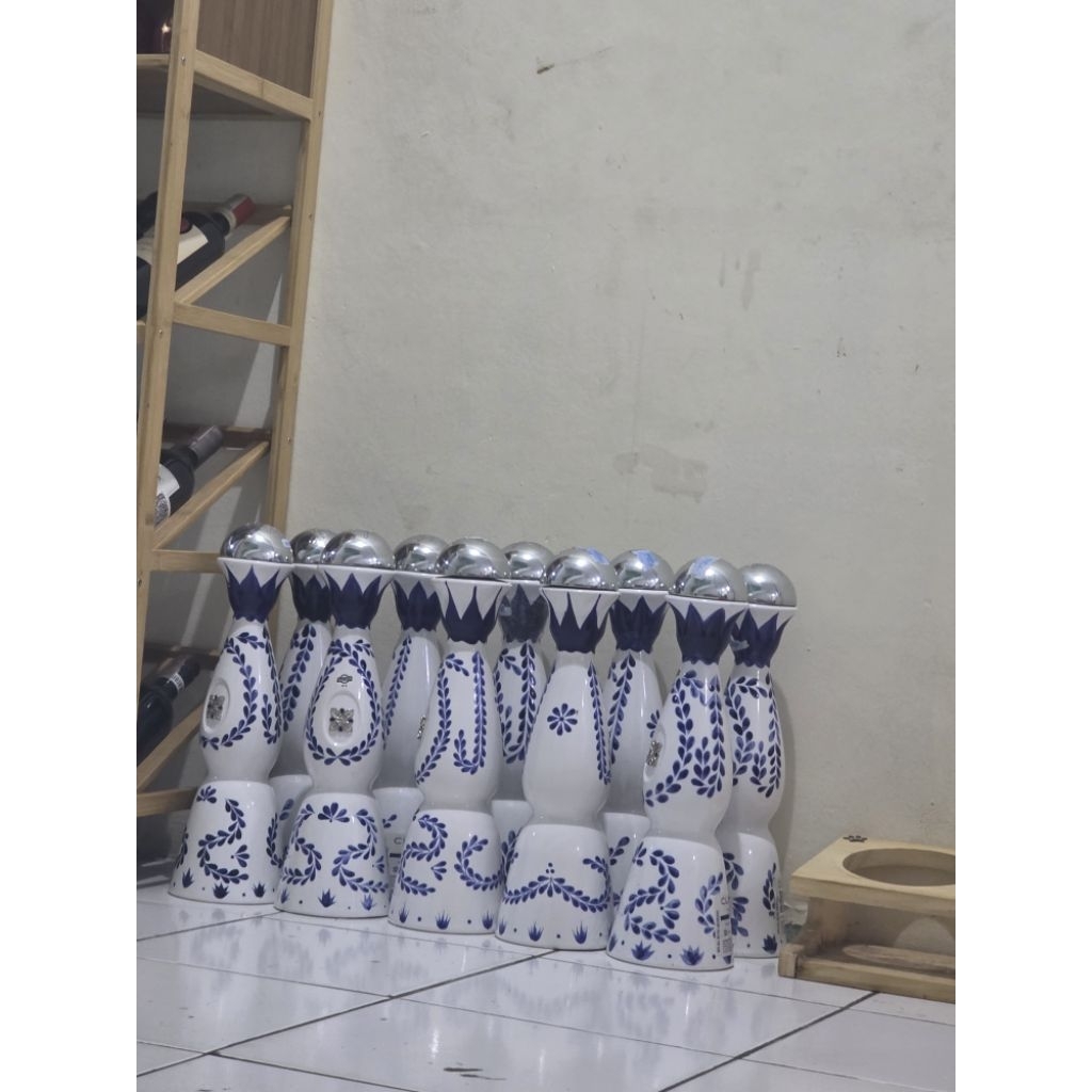 Botol azul kosong