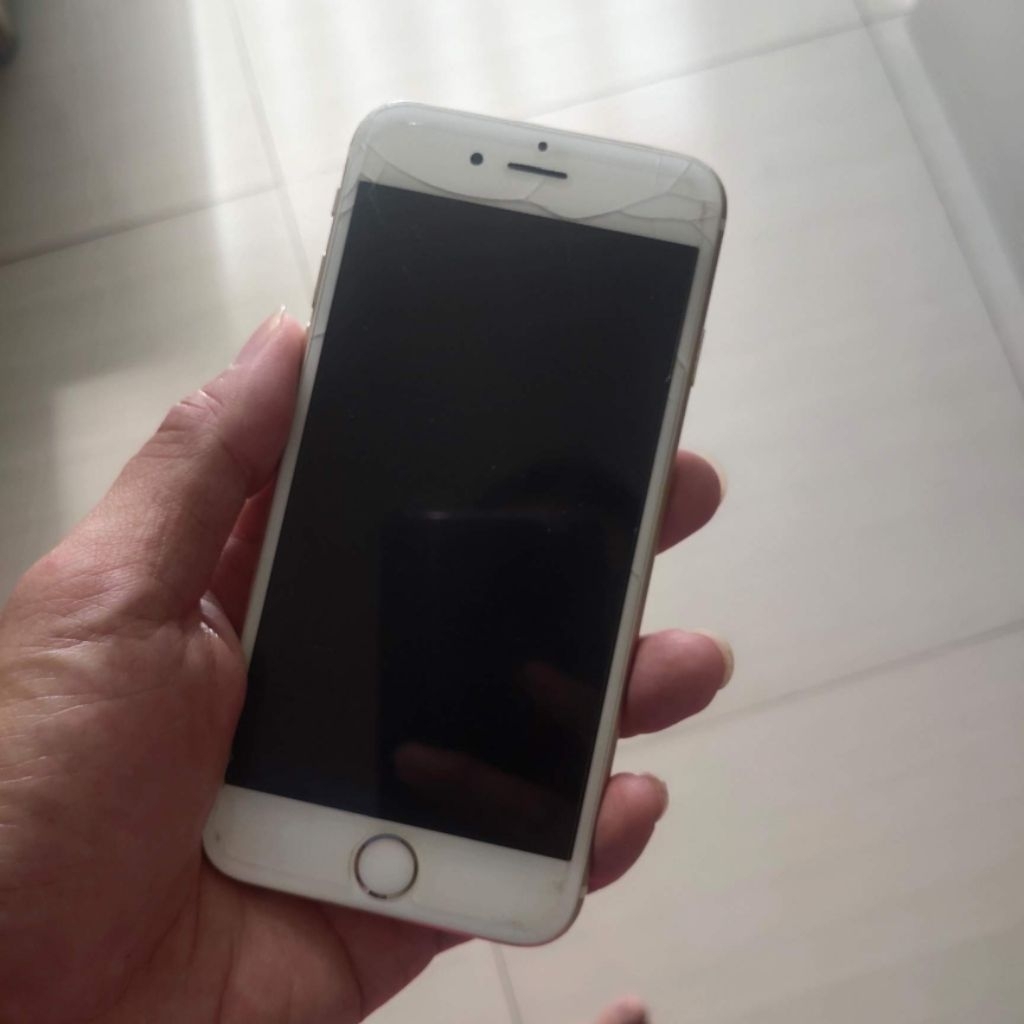 Handphone iPhone 6 model A-1586