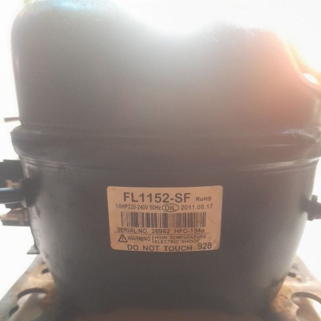 kompresor kulkas 2 pintu Hitachi FL1152-SF