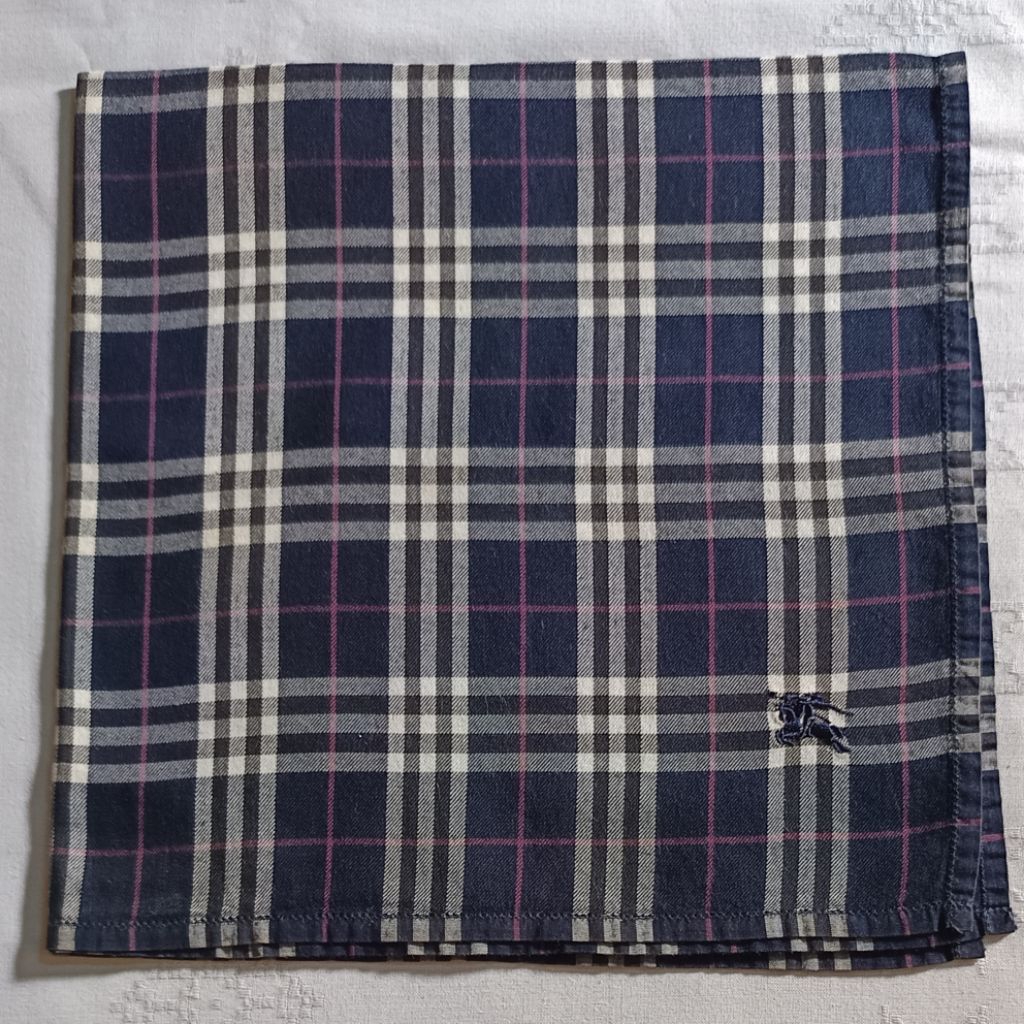 Saputangan Preloved branded Navy logo hitam