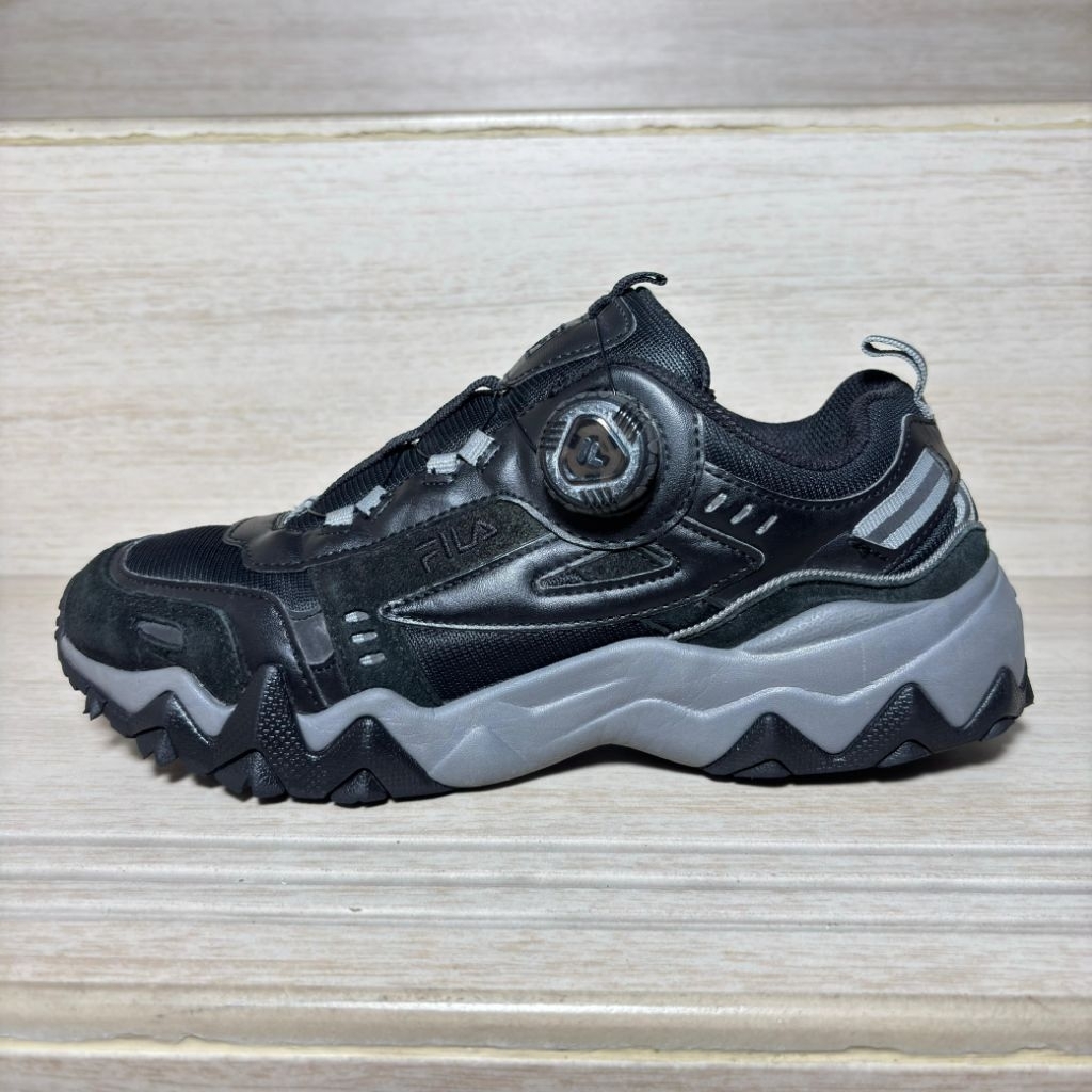 SEPATU OUTDOOR TREKKING HIKING & RUNNING FILA BOA SYSTEM / TALI PUTAR SECOND ORIGINAL  [ MURAH ]