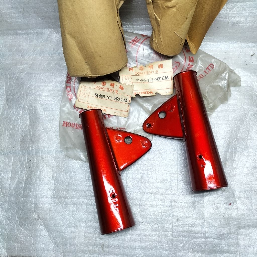 HONDA CB100 DUDUKAN LAMPU DEPAN CB100 ORIGINAL NOS CB 100 MERAH