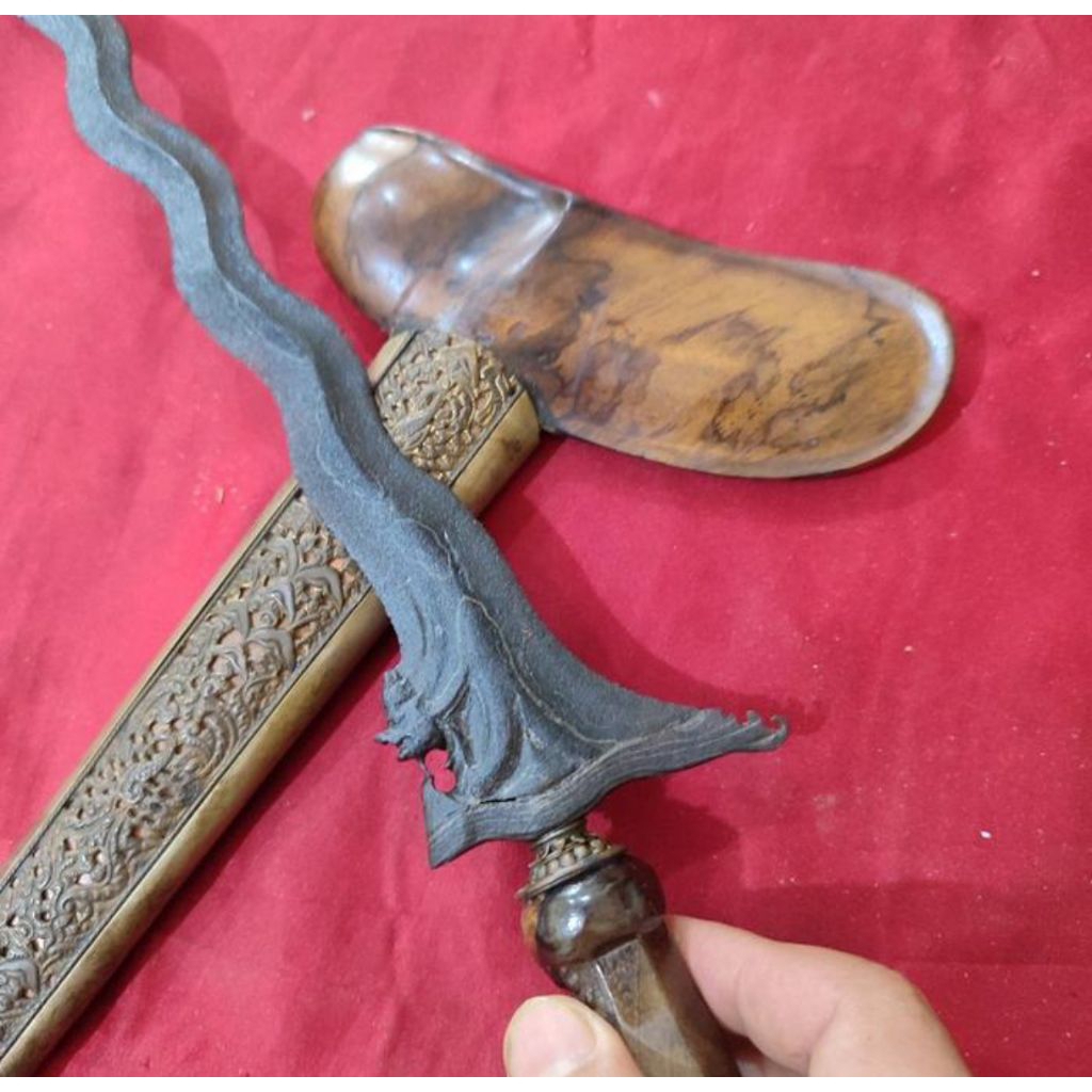 Keris Nogo Siluman luk 13 gonjo wilut mutrani Mataraman