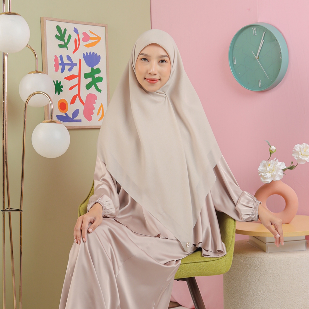 Umama Scarf - Kerudung Polos Segi Empat Voal Persia Square Laser Cut 120x120cm