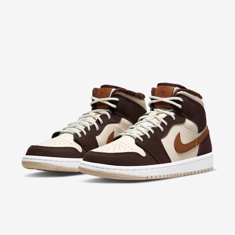 Sepatu Basket Women's Nike Air Jordan 1 Retro High OG Baroque Brown And Sail (FD2596-200)