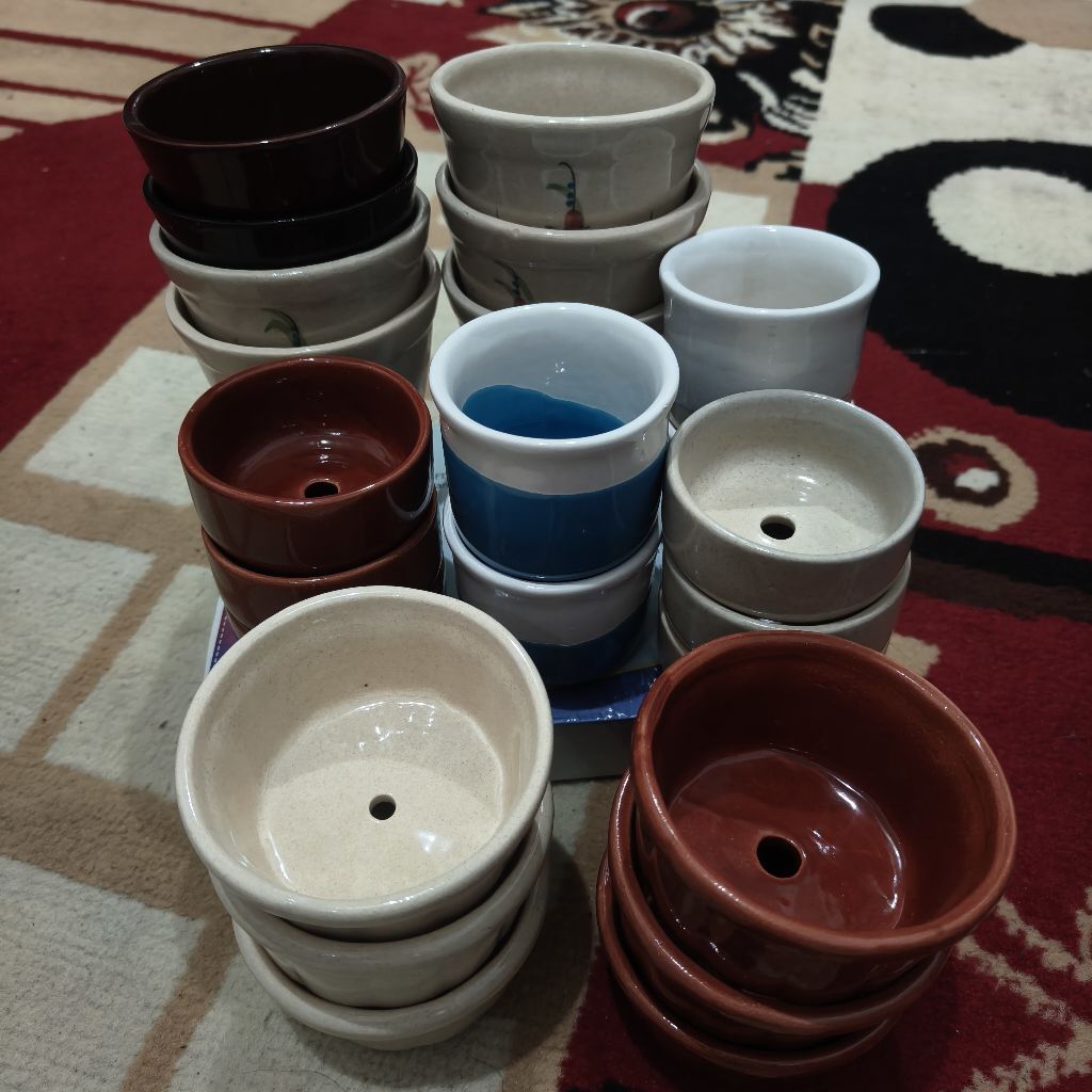 Pot Keramik Variasi Kecil-Besar