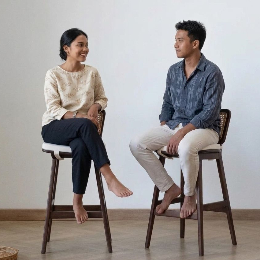 Kursi bar (bar stool)