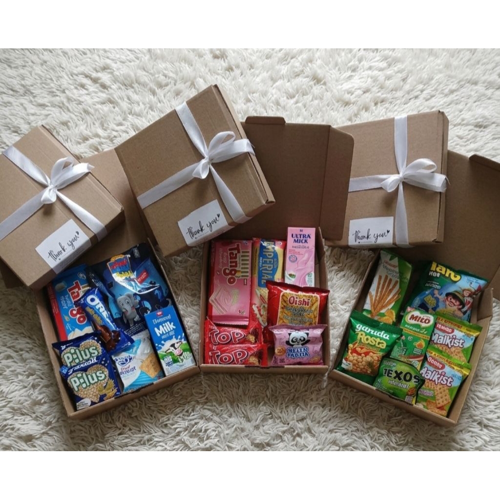 Hampers snack box Ulang Tahun/ kado wisuda/ kado sidang skripsi/ anniversary/ hari ibu/ valentine