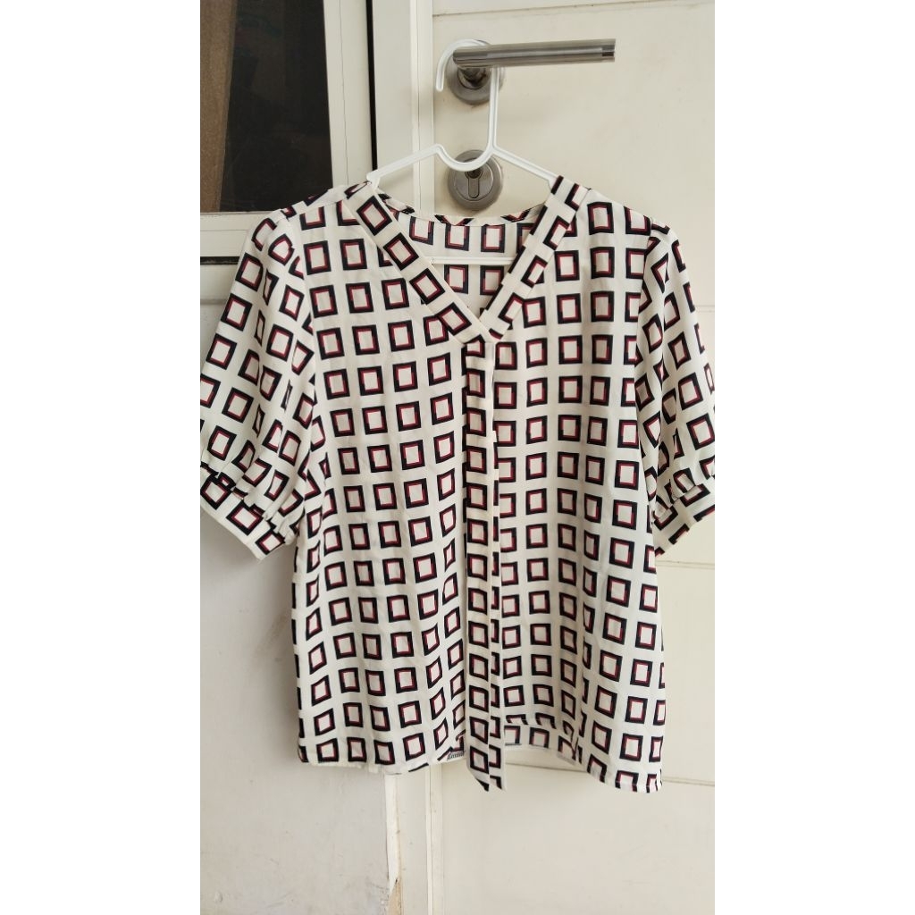 Atasan Blouse Wanita Kerja Formal Kotak Balon