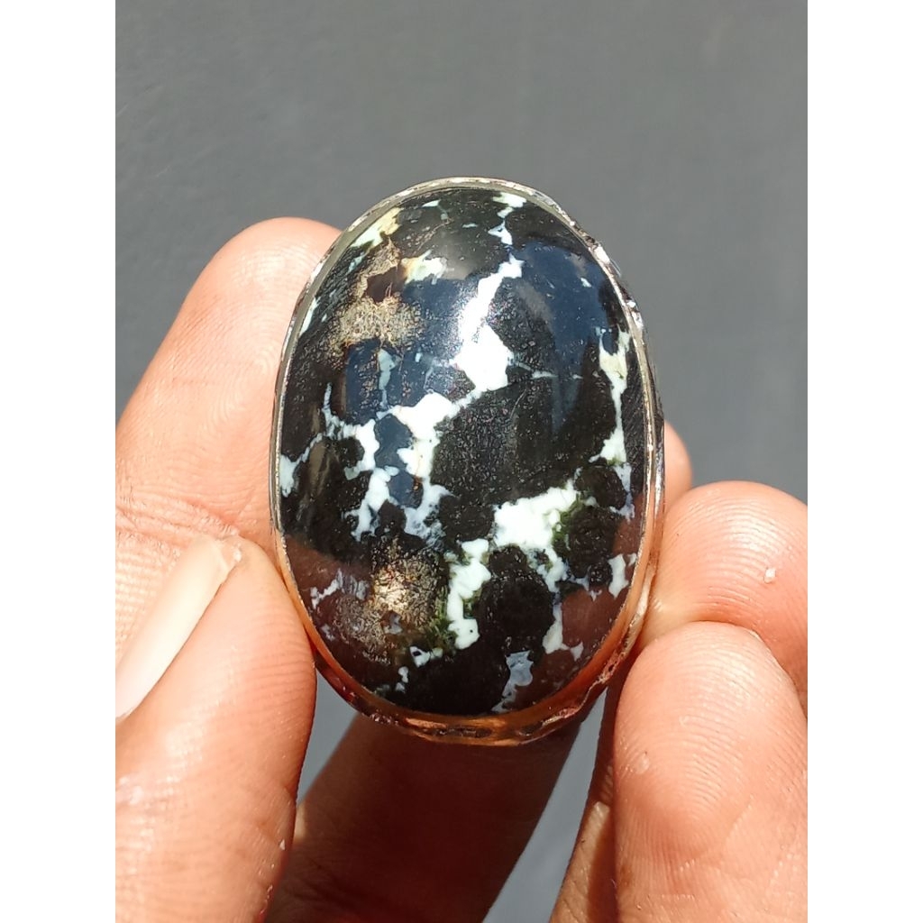 Akik Urat Putih karakter seperti pirus