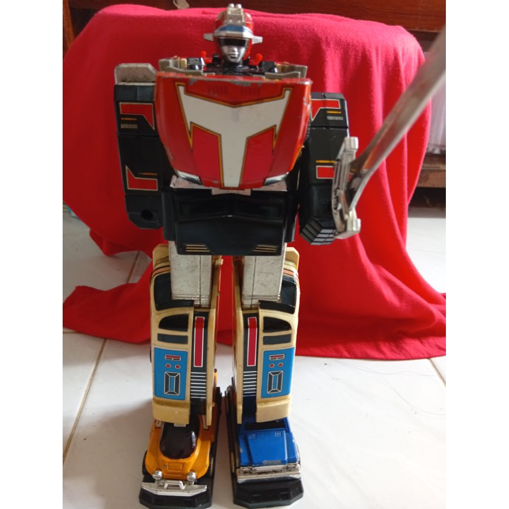 mainan robot koleksi DX Chogokin Turbo Robo