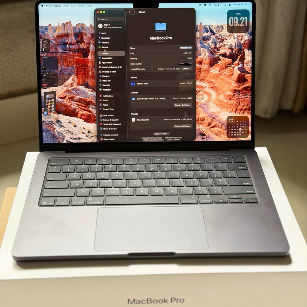 Second MacBook Pro 14" M5 Space Black 16GB 512GB 2025 - GARANSI RESMI