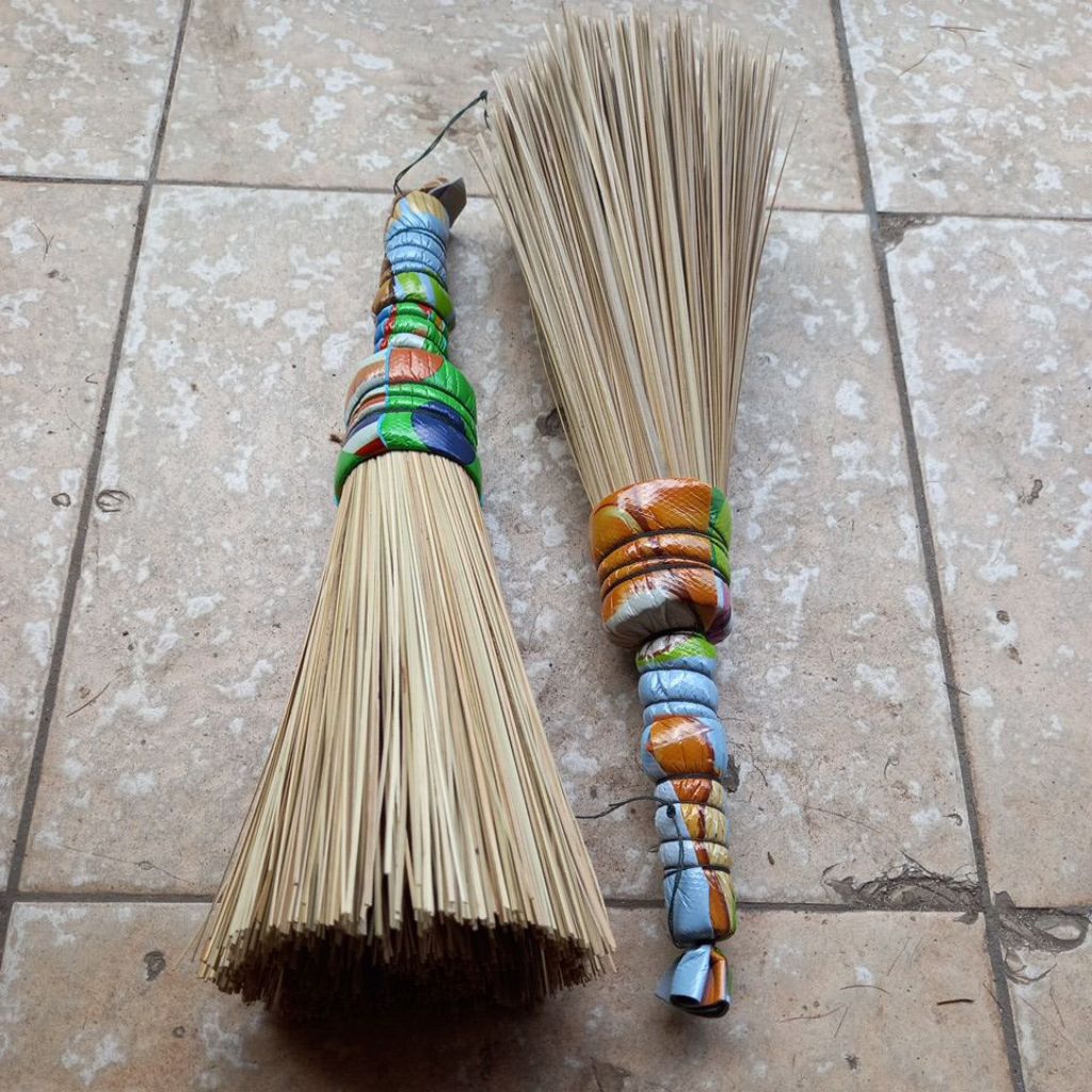 Sapu lidi khusus kuali